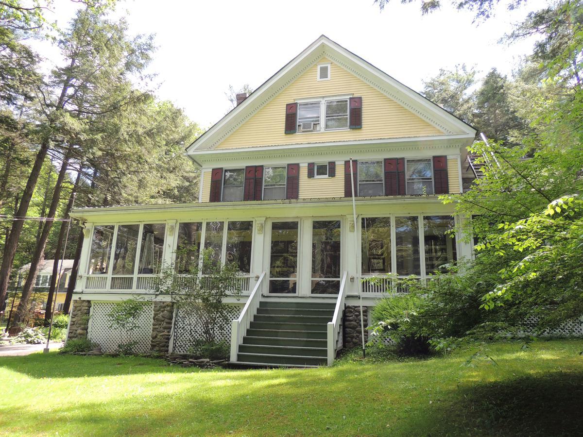 Brookview Manor Inn Canadensis ภายนอก รูปภาพ